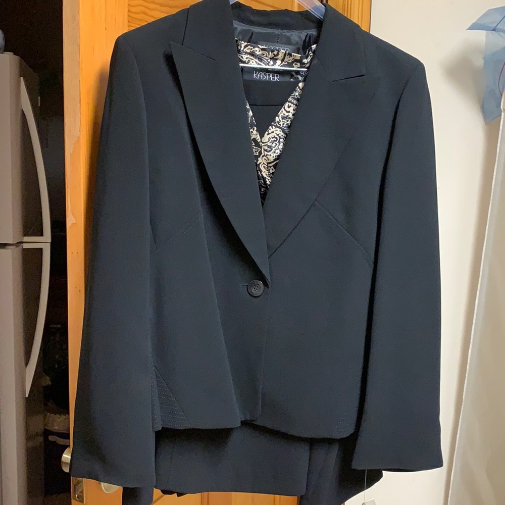Black Beautiful 3piece Suit